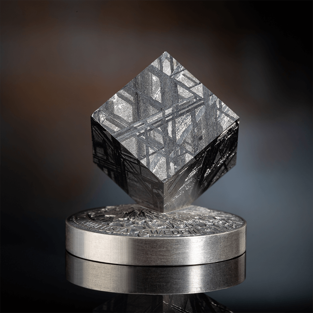 2025 2 oz Muoninalusta Space Cube and Silver Antique Coin